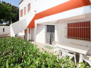 Outdoor dining - Nice apartment for 6 people with A/C, WIFI, TV, patio and pets allowed (Rosolina)