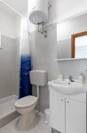 Dusche, Haartrockner, Handtücher