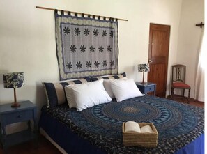 3 bedrooms, WiFi, bed sheets - CASA SURFINGBIRDS familia o amigos ubicación ideal (Barrio Industrial)