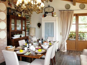 Dining - Stunning private villa for 9 people with A/C, WIFI, private pool, TV and patio (Massarosa)