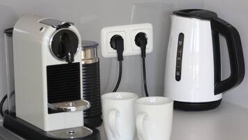 Kaffee und/oder Kaffeemaschine