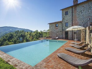 Pool - Beautiful private villa for 10 guests with WIFI, private pool, hot tub, TV, patio and pets allowed (Pescia)
