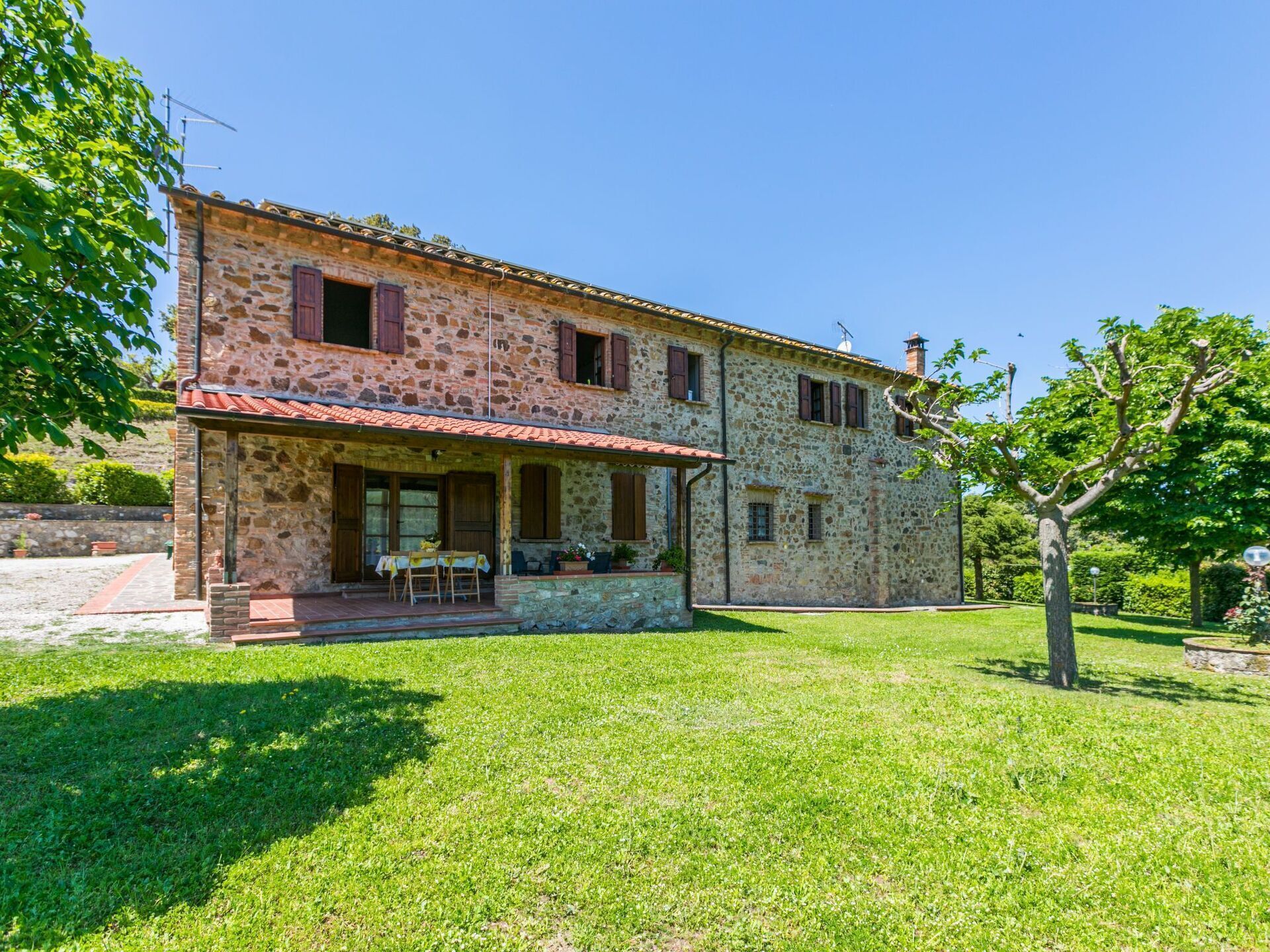 Cosy apartment in villa for 7 people with WIFI, pool, TV, patio and parking
