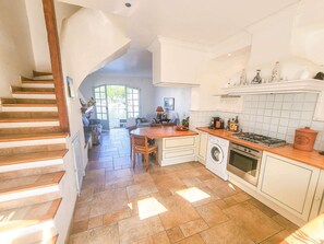 Réfrigérateur, four, lave-vaisselle, grille-pain