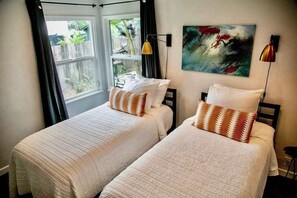 2 bedrooms, desk, iron/ironing board, WiFi