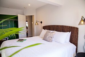 2 bedrooms, desk, iron/ironing board, WiFi