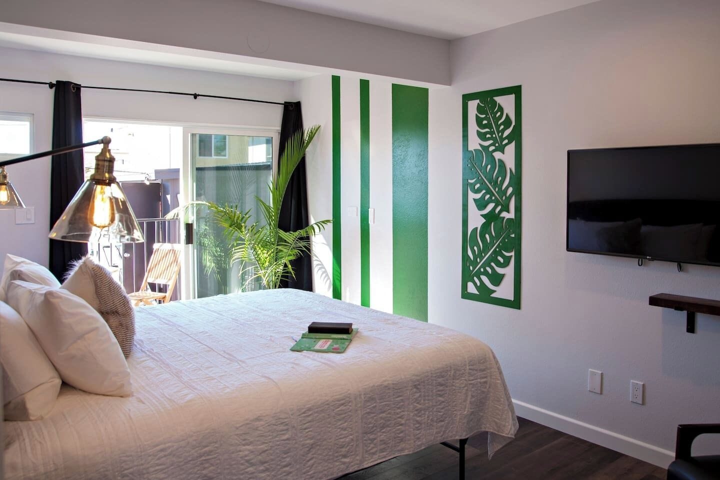 2 bedrooms, desk, iron/ironing board, WiFi