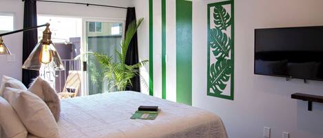 2 bedrooms, desk, iron/ironing board, WiFi
