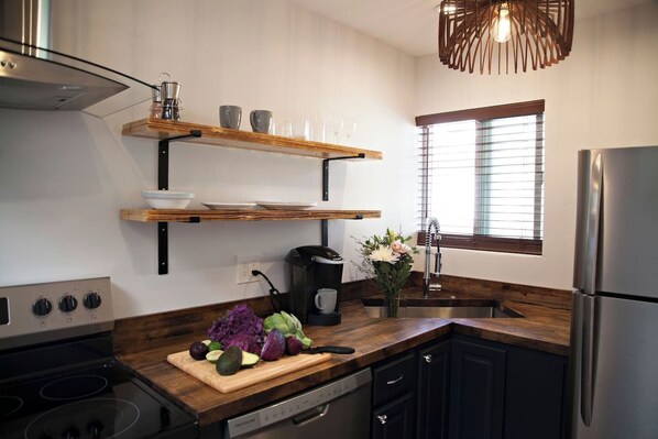 Coffee/tea maker, fridge, microwave, oven