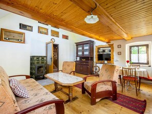 TV - Stunning private villa for 5 guests with WIFI, TV, patio and pets allowed (Nový Bor)