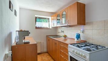 Microondas, horno, tostadora y periquera