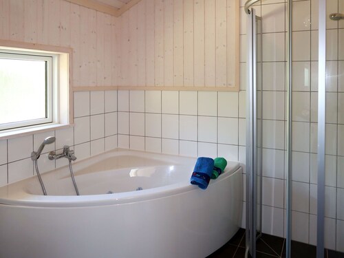 Beautiful apartment in villa for 10 people with hot tub, WIFI, TV, terrace and pets allowed