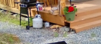 One bedroom cabin with inside toilet and stand up loft.  PET FRIENDLY!