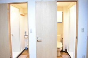Family Apartment, 3 Bedrooms | Bathroom - Issyuku Higashi Ueno (Tokyo)