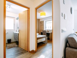 2 Schlafzimmer, Reisekinderbett, kostenloses WLAN