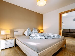 2 bedrooms, travel crib, free WiFi - Lovely apartment for 4 guests with WIFI, TV and terrace (Villa-campolasta)
