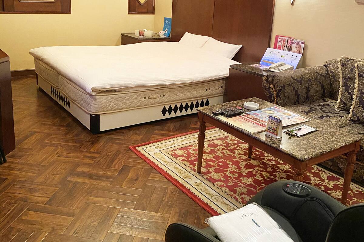 ห้องพัก (Queen Room, Run of House) | ผ้านวมขนเป็ด, ผ้าม่านกันแสง, ห้องเก็บเสียง, Wi-Fi ฟรี