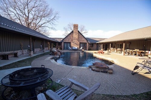 Private King Suite-pool house,hot tub, spa, bfast!