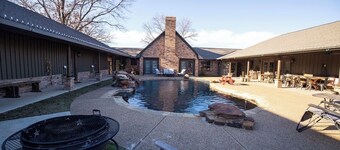 Private King Suite-pool house, bain à remous, spa, petit déjeuner!