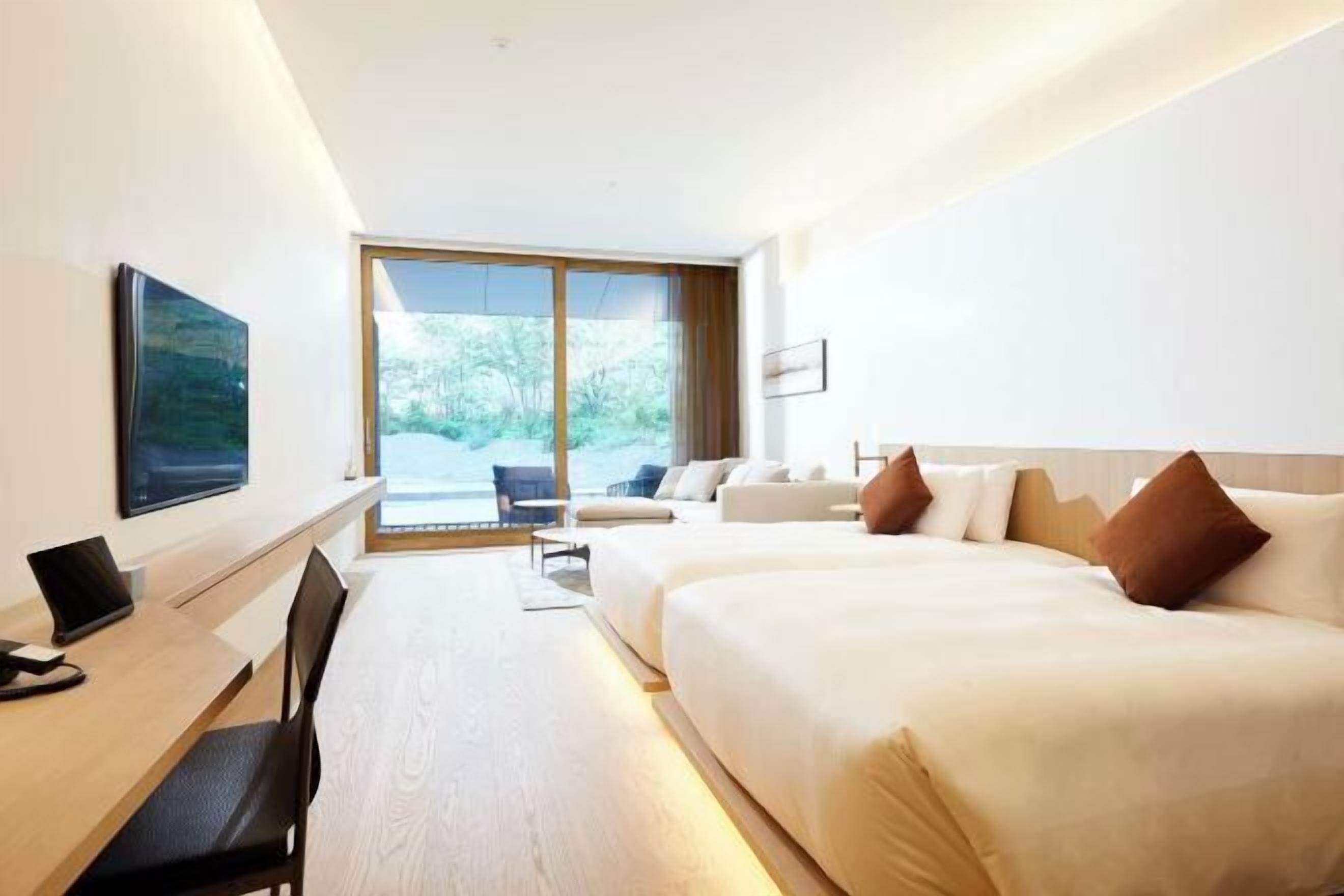 Egyptian cotton sheets, premium bedding, down duvets, free minibar items
