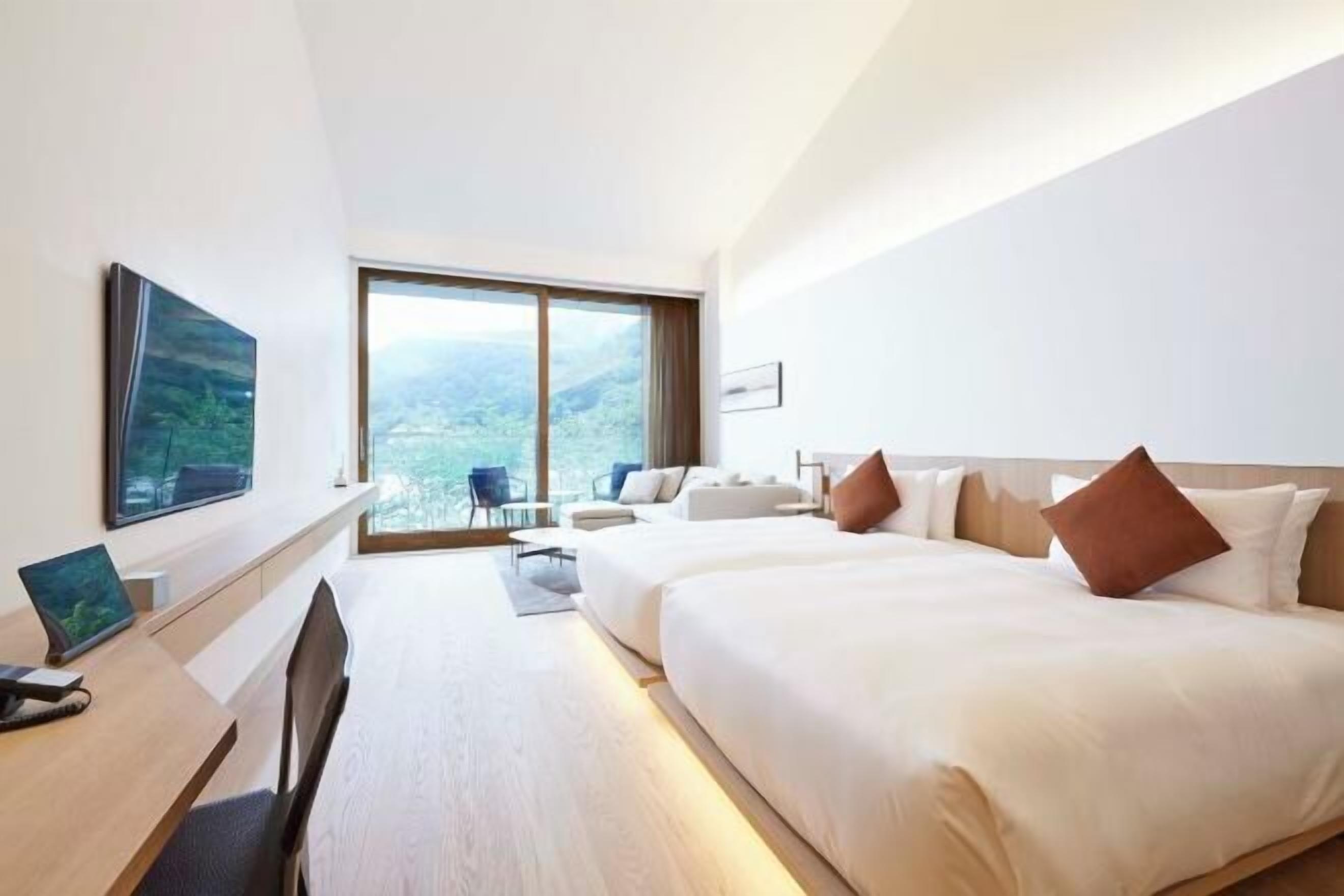 Egyptian cotton sheets, premium bedding, down duvets, free minibar items