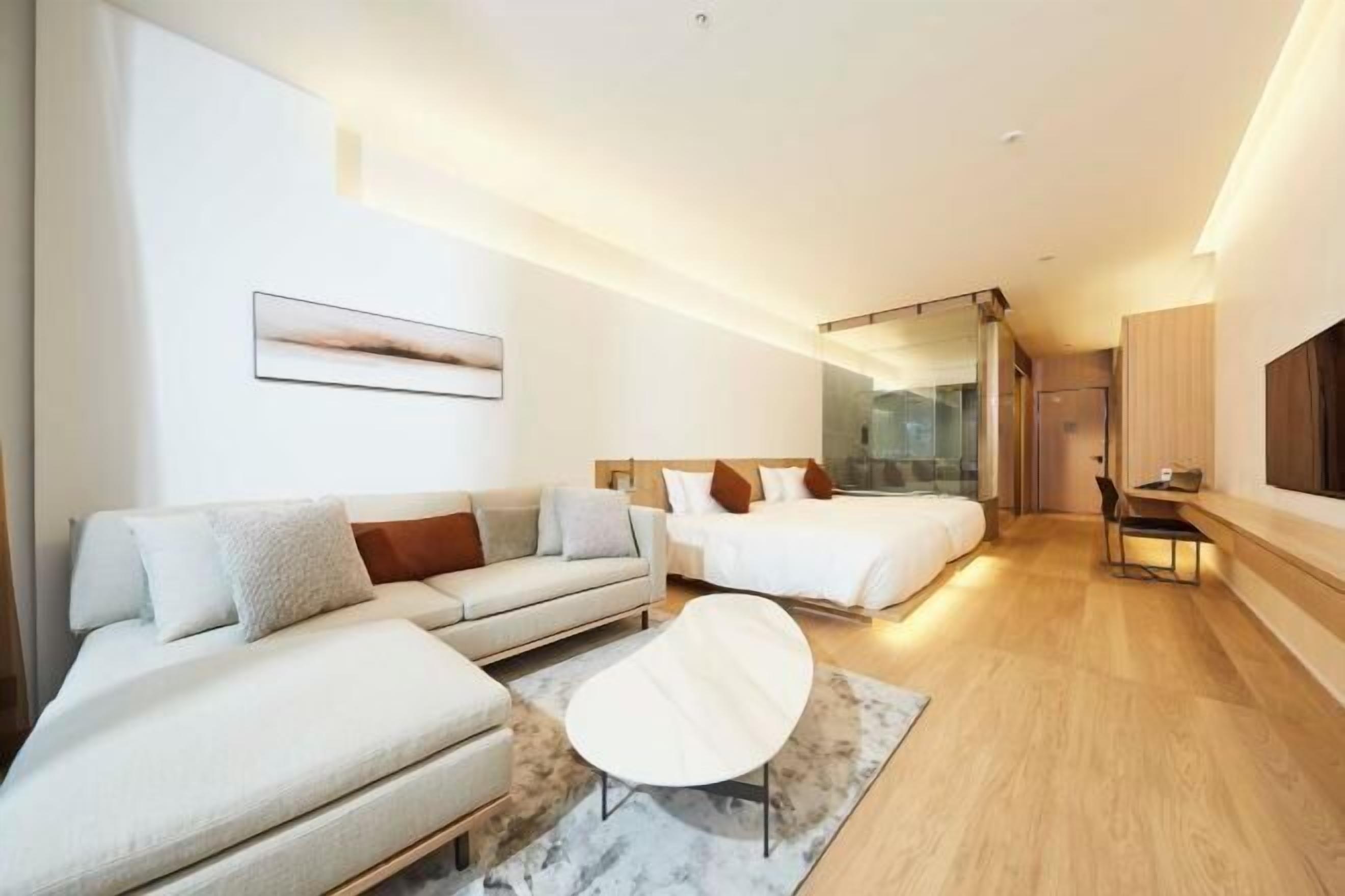 Egyptian cotton sheets, premium bedding, down duvets, free minibar items