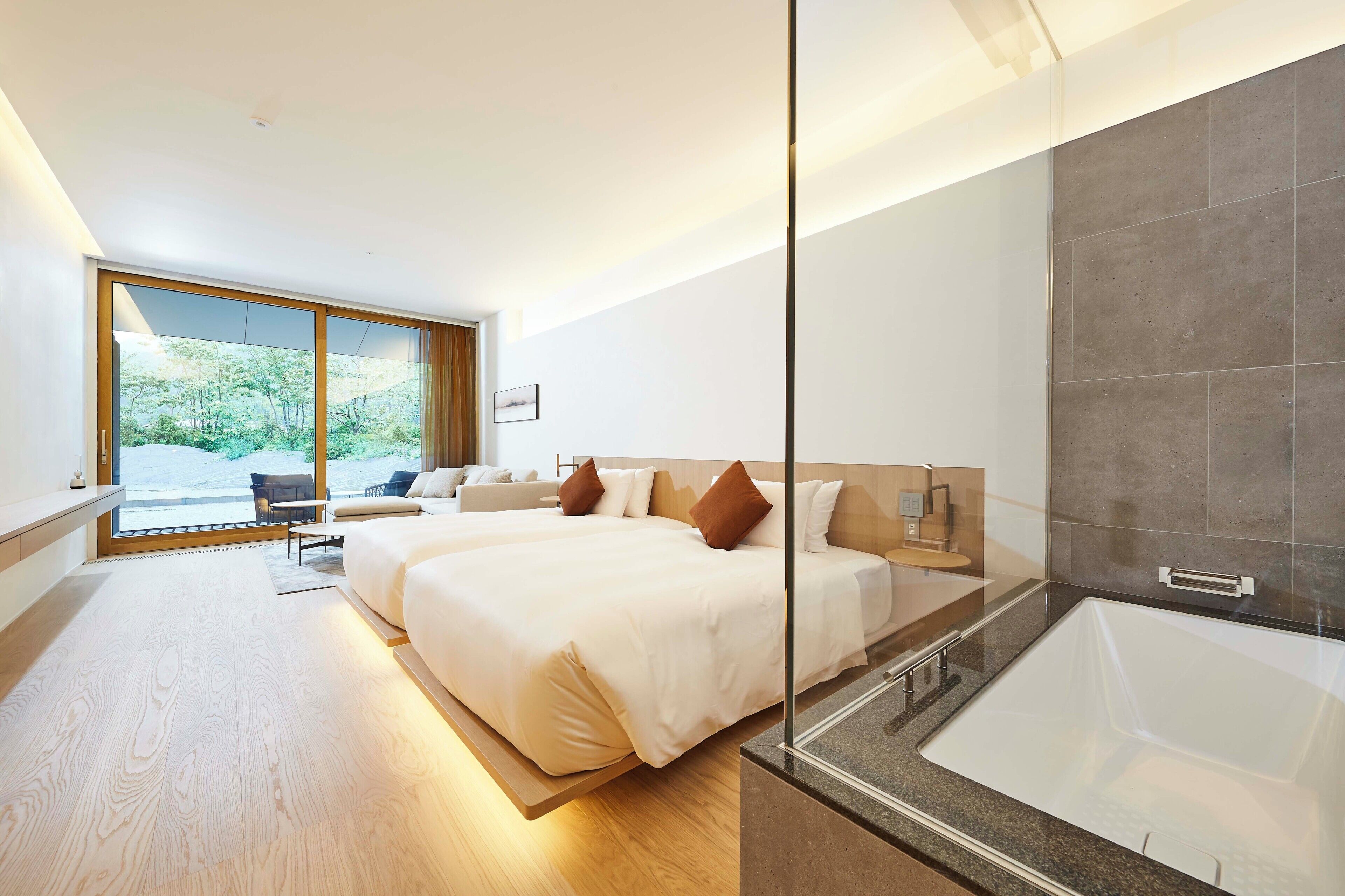 Habitación con 2 camas individuales, balcón, vistas al jardín | Sábanas de algodón egipcio y ropa de cama de alta calidad