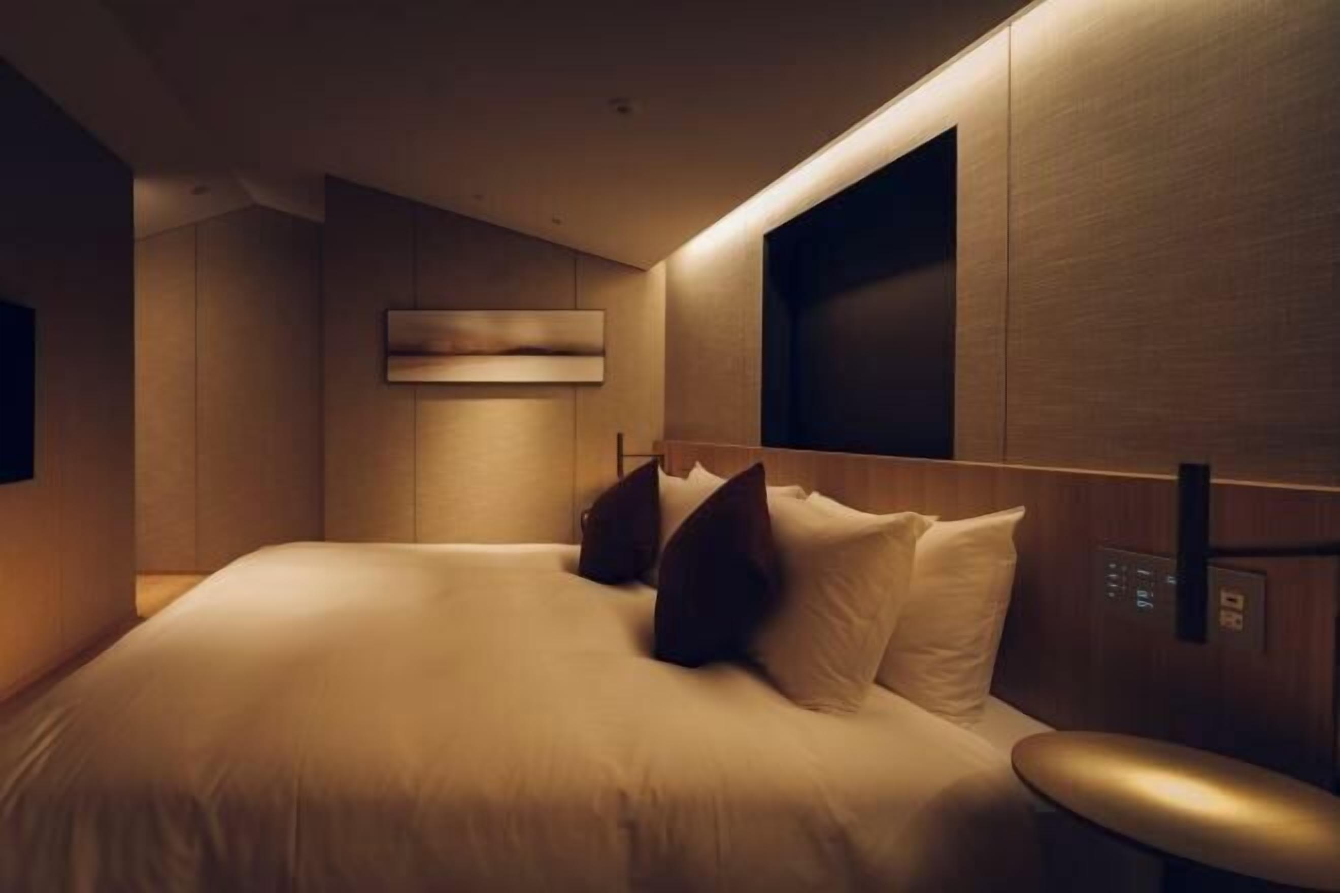 Egyptian cotton sheets, premium bedding, down duvets, free minibar items