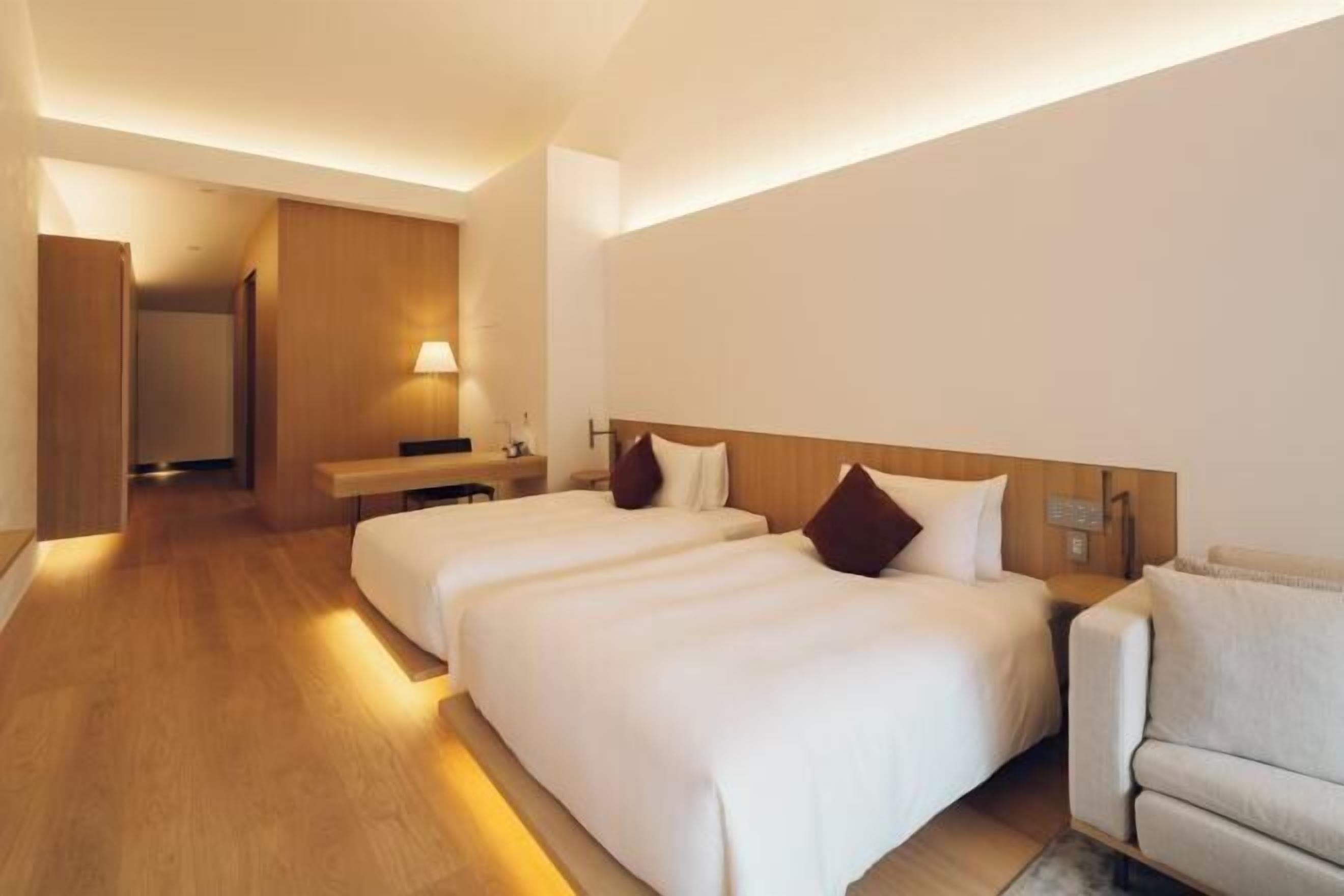 Egyptian cotton sheets, premium bedding, down duvets, free minibar items