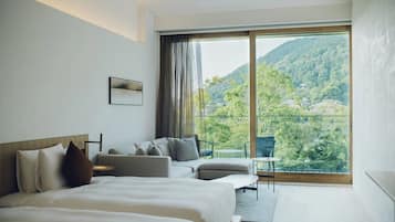 Chambre « Premier » avec lits jumeaux, balcon, vue fleuve | Vue de la chambre