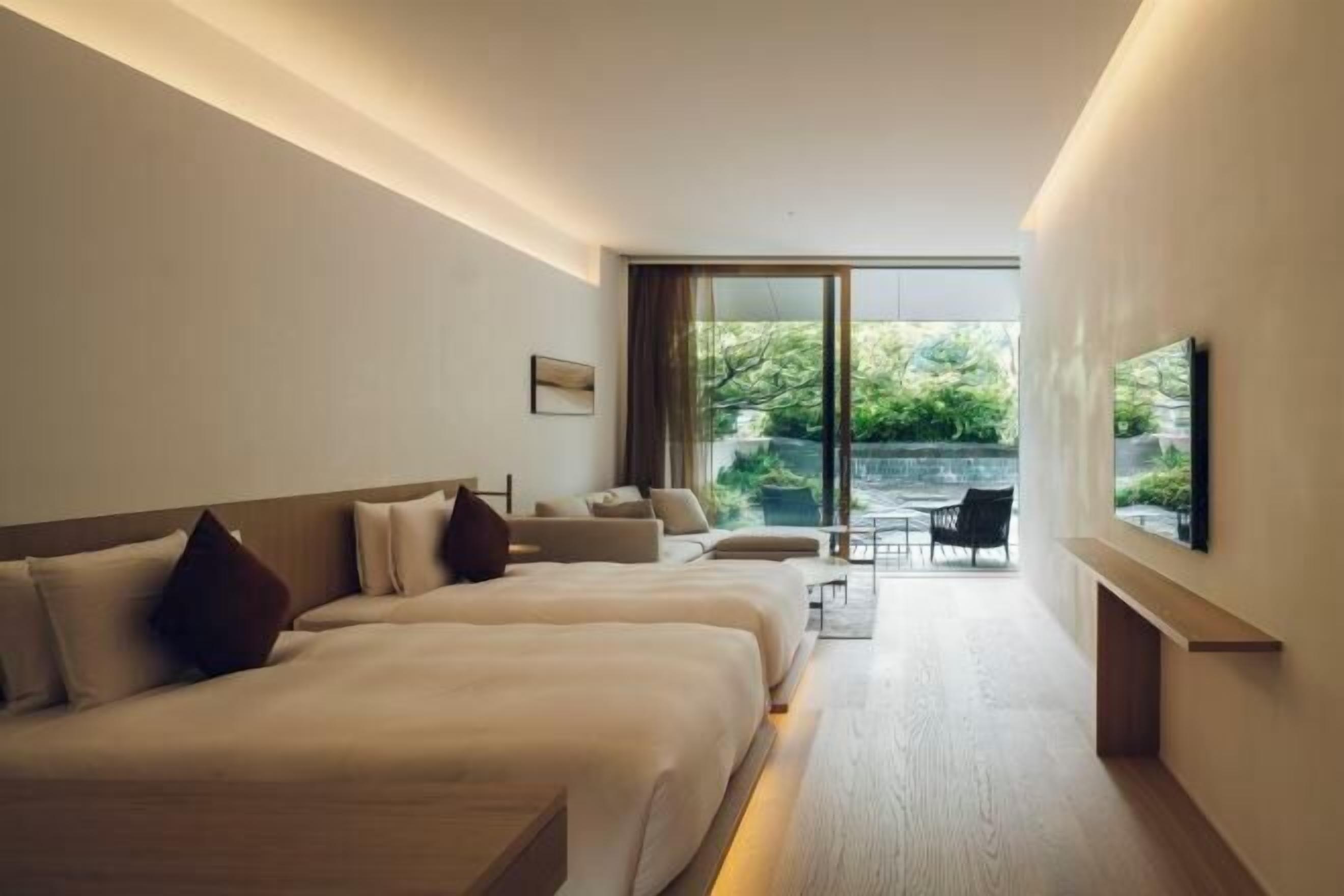 Egyptian cotton sheets, premium bedding, down duvets, free minibar items