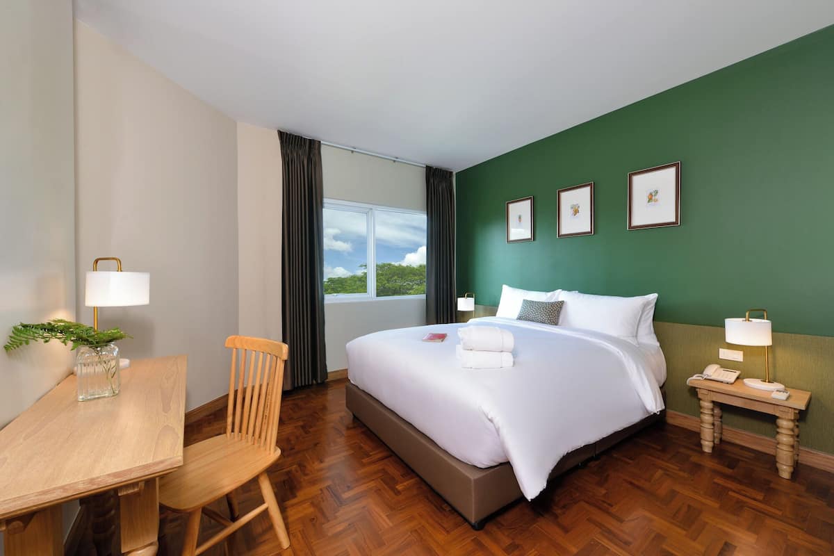 Family with Balcony Suite | Ropa de cama de alta calidad y edredones de plumas