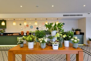 Desayuno buffet todos los días (con cargo) 