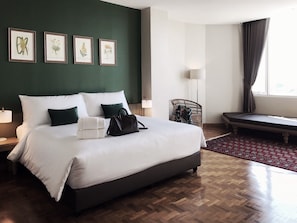 Premium bedding, down comforters, Tempur-Pedic beds, minibar - The Raintree Hotel Chiangmai (Chiang Mai)