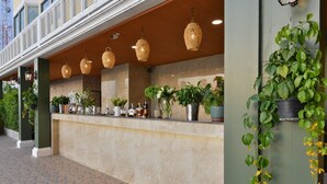 Bar ved bassenget