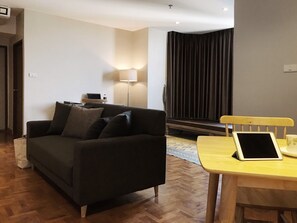 40-inch TV with cable channels