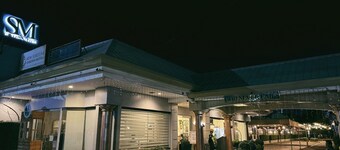 S&M Hotel