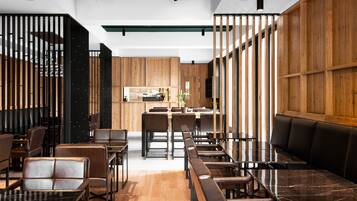 Breakfast and dinner served