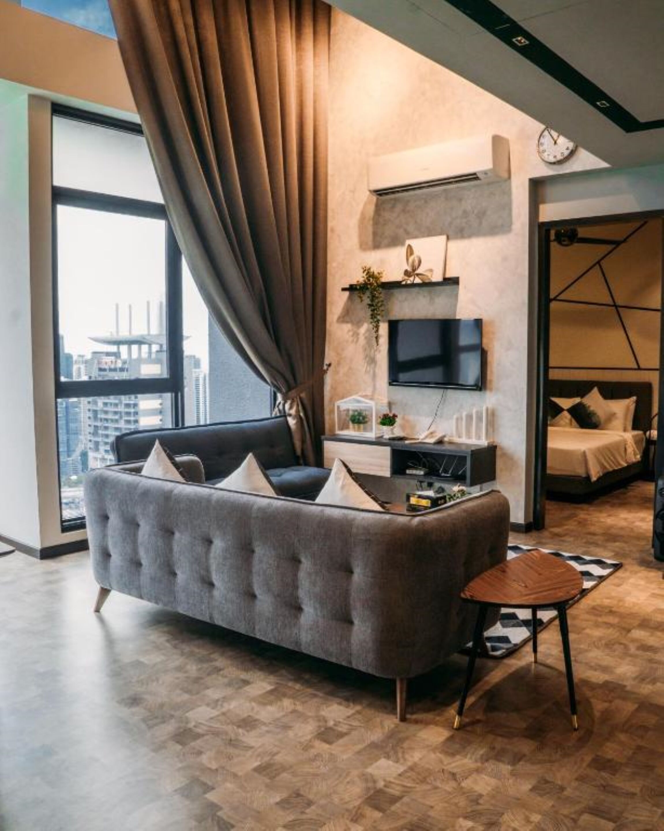 Superior Family Executive Suite (Duplex) | Living room | 43-inch flat-screen TV with digital channels, TV, Netflix