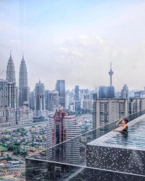 2 piscinas al aire libre, sillones reclinables de piscina