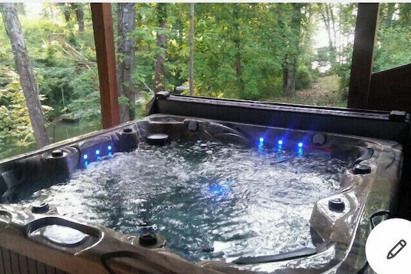 Bañera de hidromasaje al aire libre