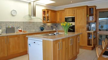 KylskÄp, mikrovÄgsugn, ugn och spishÀll