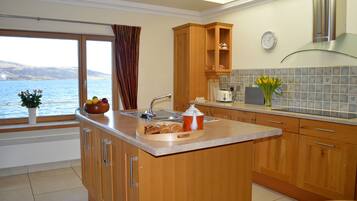 KylskÄp, mikrovÄgsugn, ugn och spishÀll