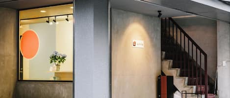 مدخل المنشأة