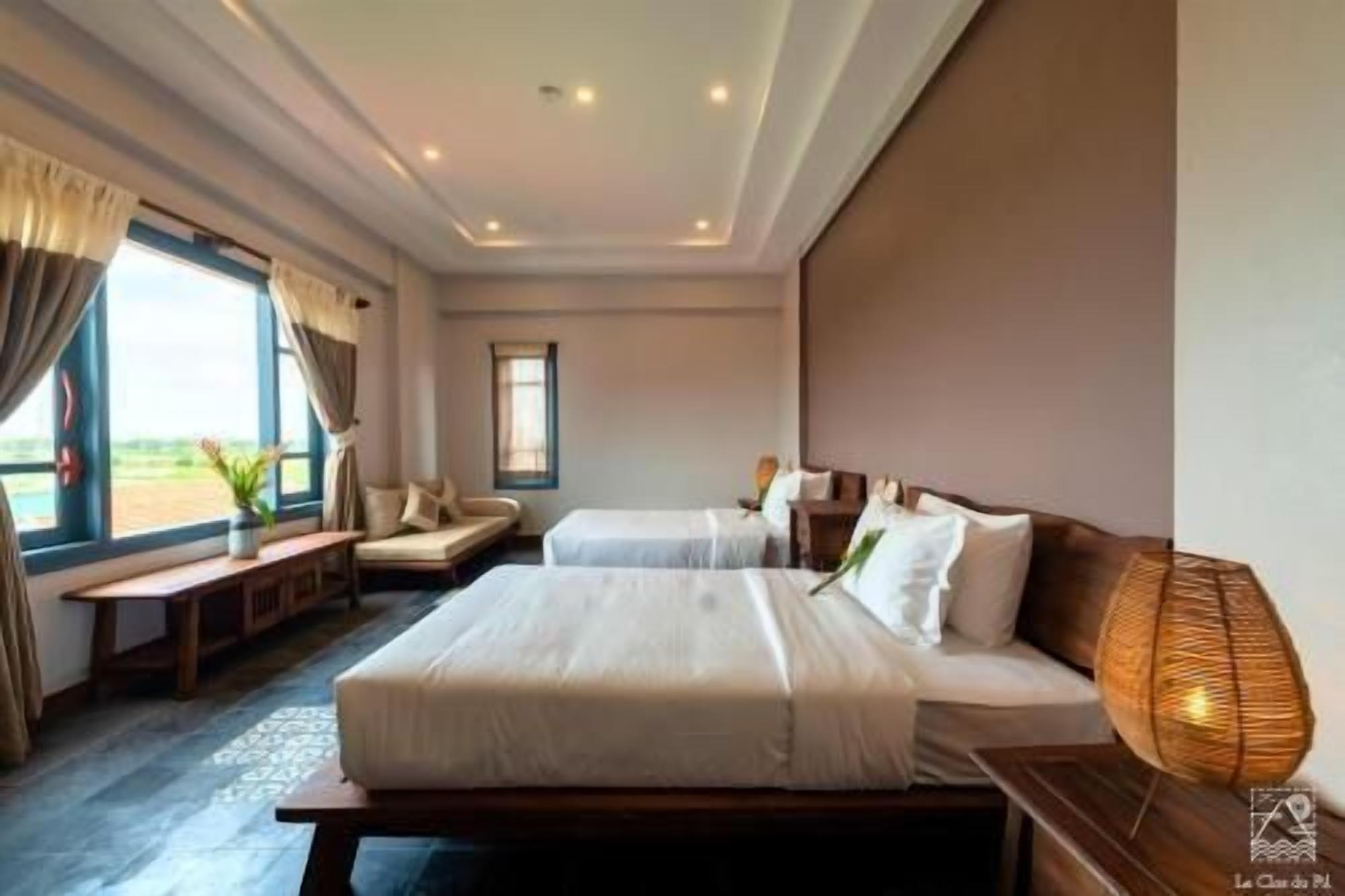 Minibar, in-room safe, desk, blackout drapes