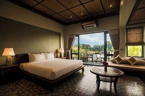 Minibar, in-room safe, desk, blackout drapes - Le Clos Du Fil (Hoa Lu)