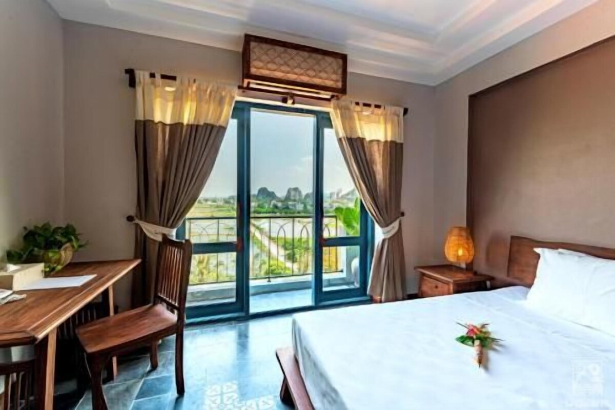 Minibar, in-room safe, desk, blackout curtains