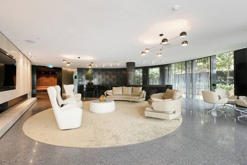 Komplette Host Monarc Apartments - Designer Juwel im obersten Stockwerk * ANSICHTEN WIFI GYM PARKING
