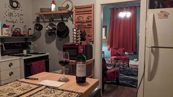 Frigorífic, microones, forn i placa de cuina