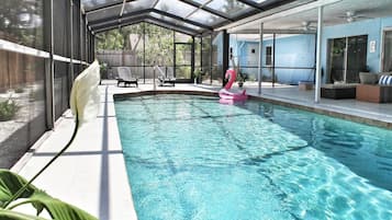 Een verwarmd zwembad